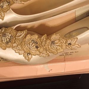 Wedding satin pumps